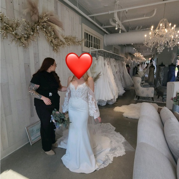 Martina Liana 1406 wedding dress
Never worn, or altered size 10 - Picture 5 of 6